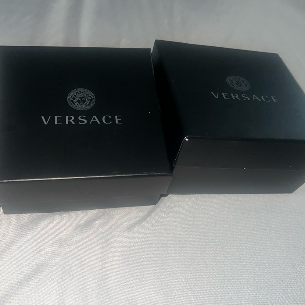 GOLD VERSACE SAFETY PIN